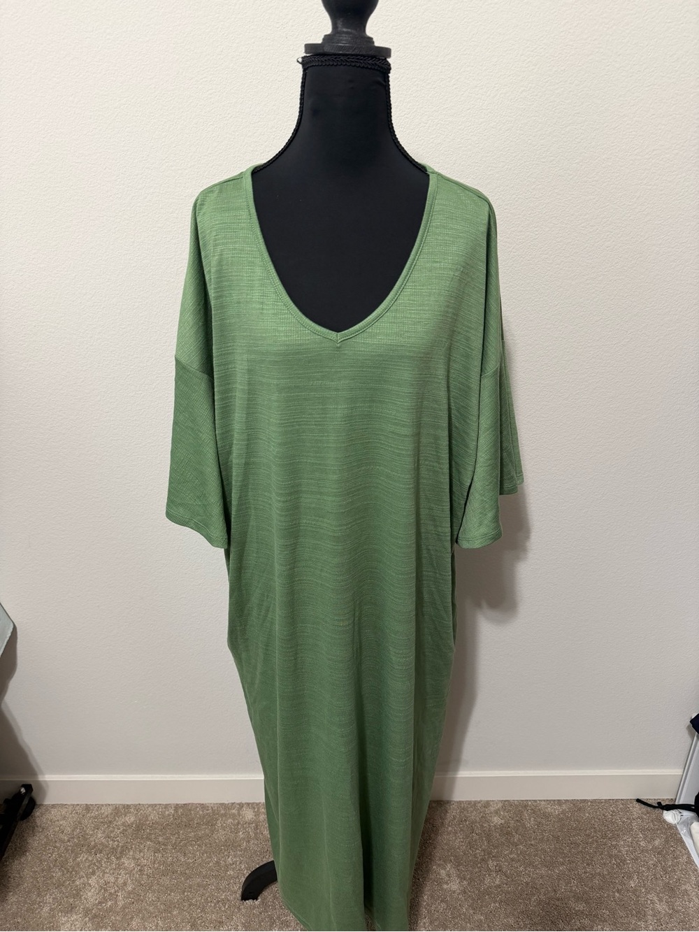 NWOT Women's Oversized V-Neck Knit Caftan with pockets — Green SU1